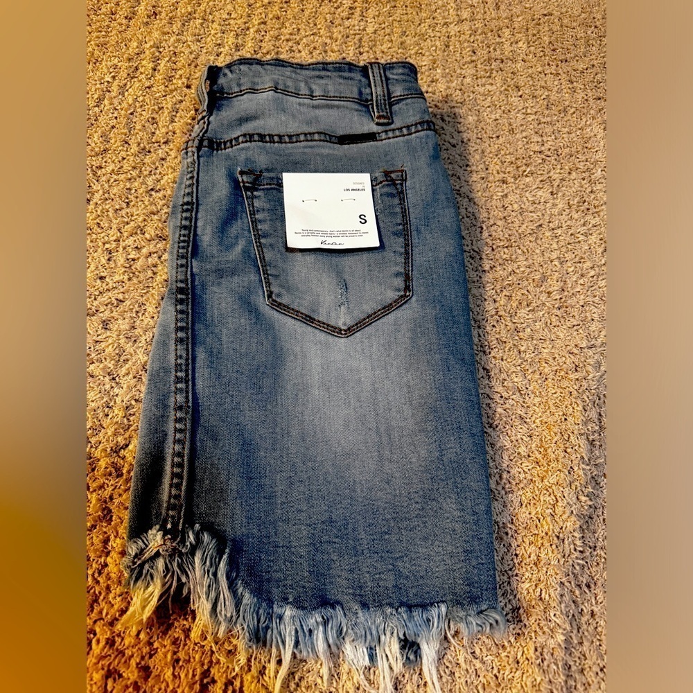 KanCan Jean-skirt frayed, distressed size Small. NWT!